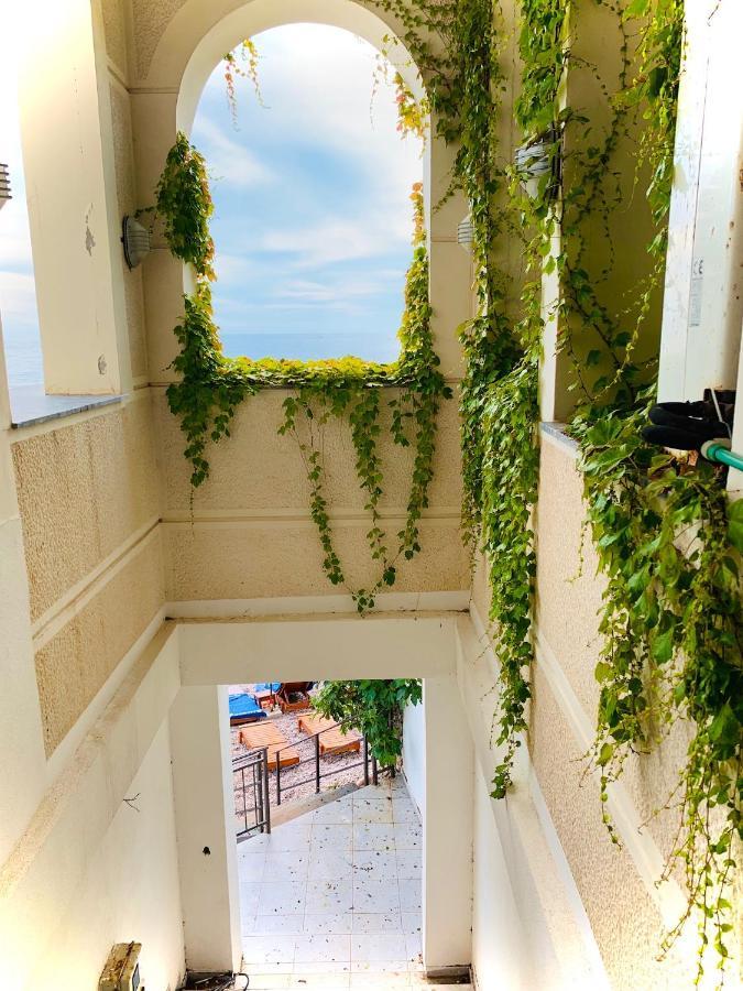 Sound Of The Sea Apartment Sveti Stefan Exterior foto